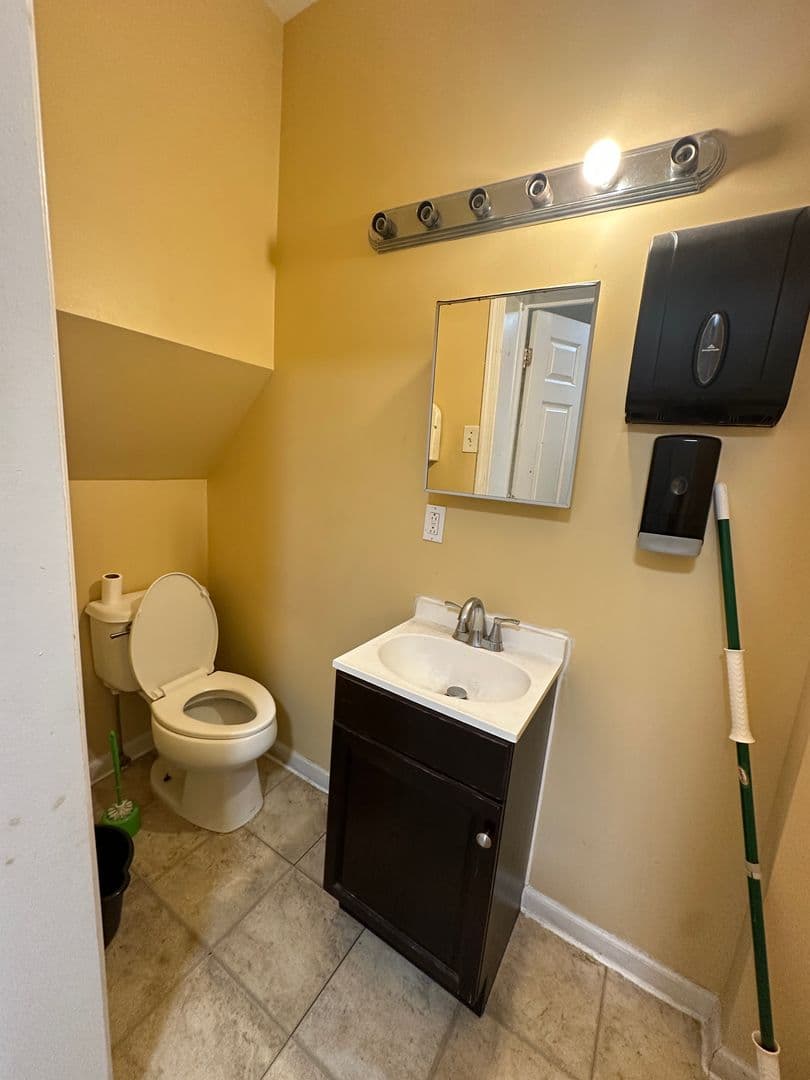 Philadelphia Apartment: 3854 Spring Garden St
