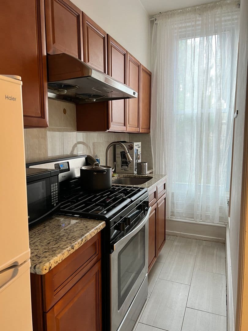 Philadelphia Apartment: 3717 Baring St