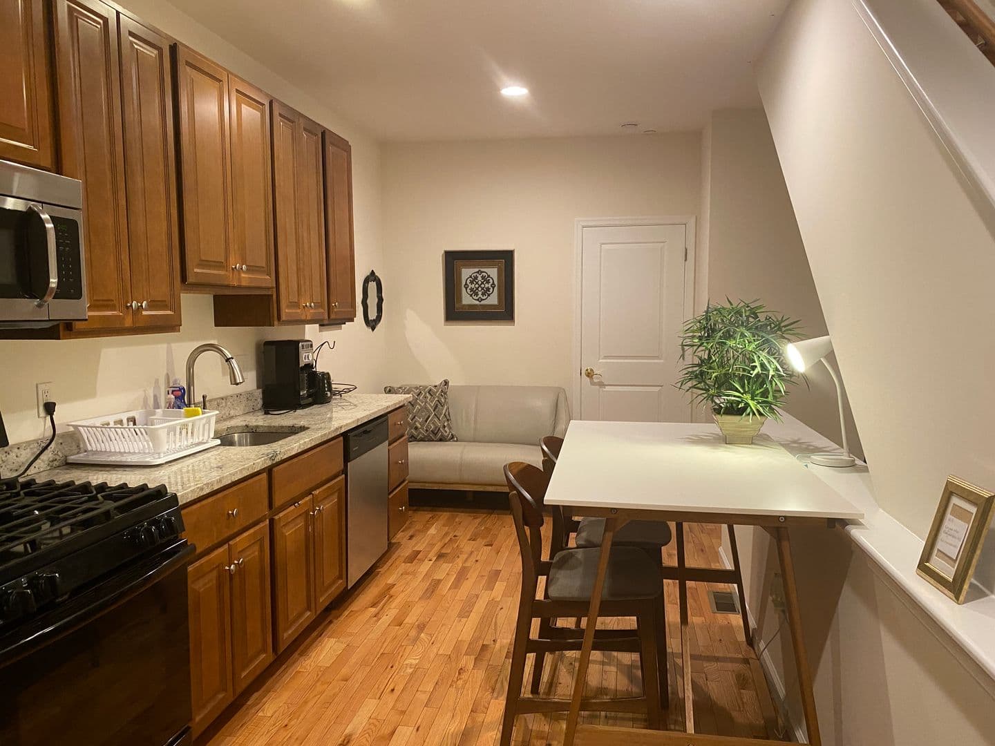 Philadelphia Apartment: 427 N Holly st