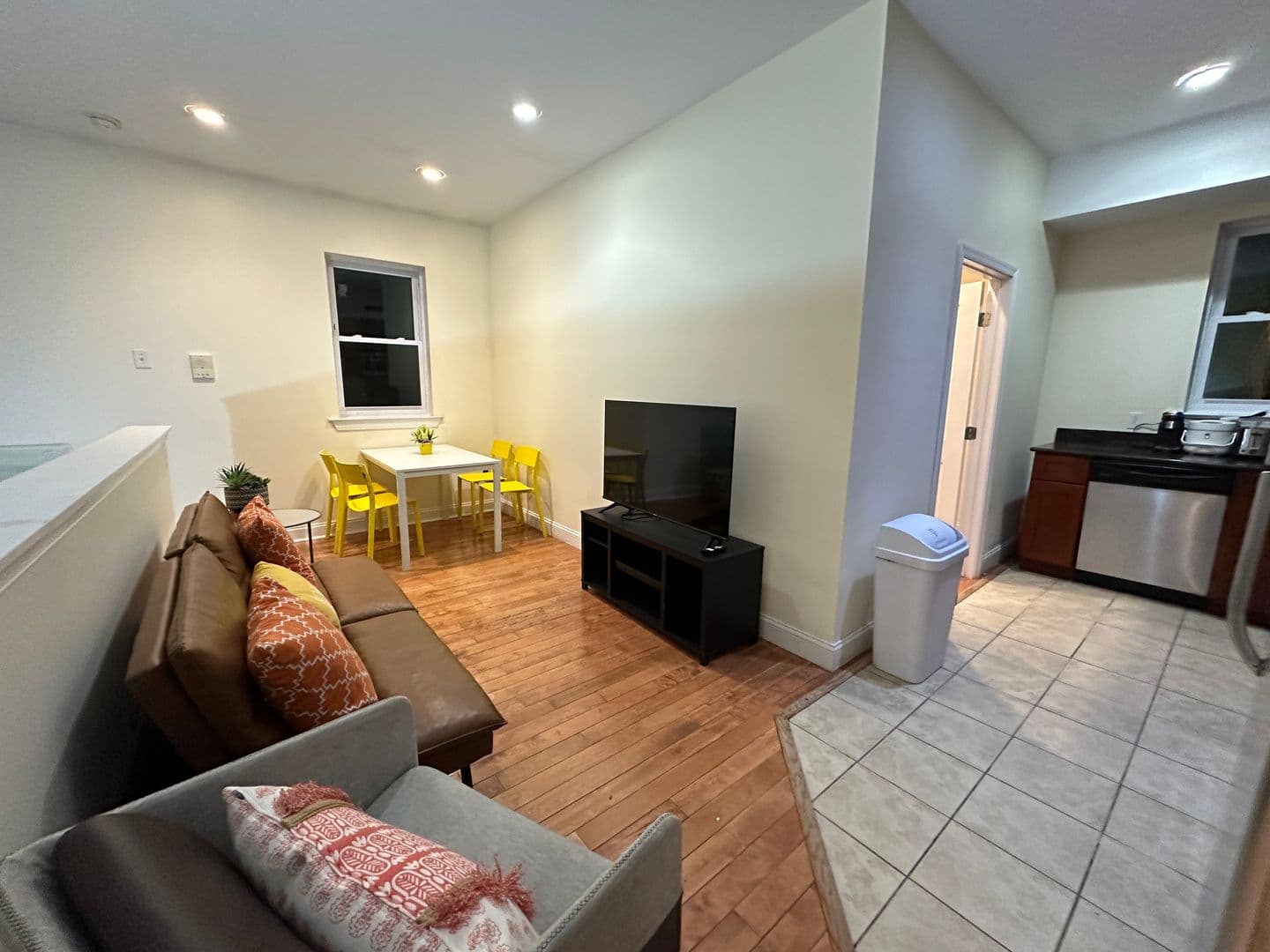 Philadelphia Apartment: 437 N Wiota St