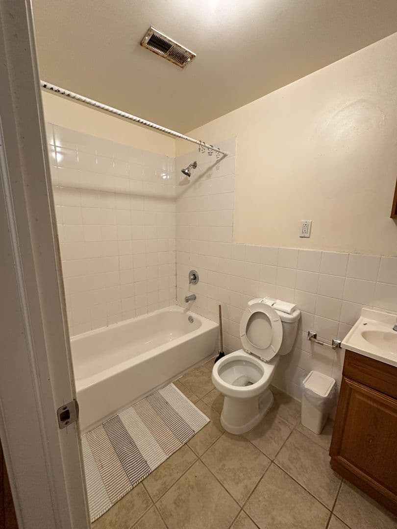 Philadelphia Apartment: 437 N Wiota St