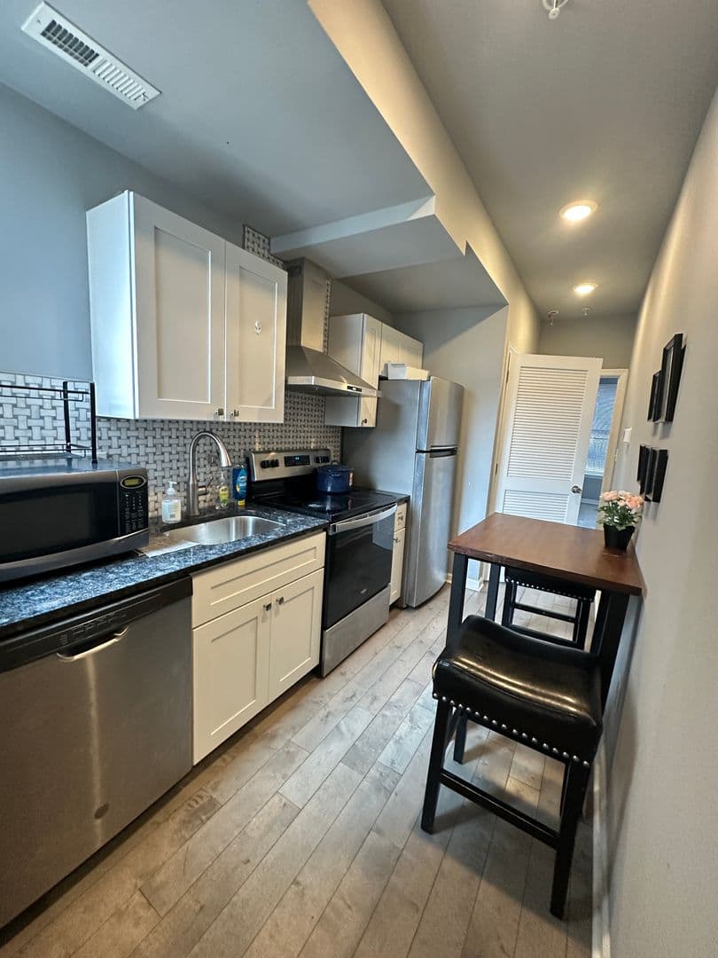 Philadelphia Apartment: 650 N 33rd st