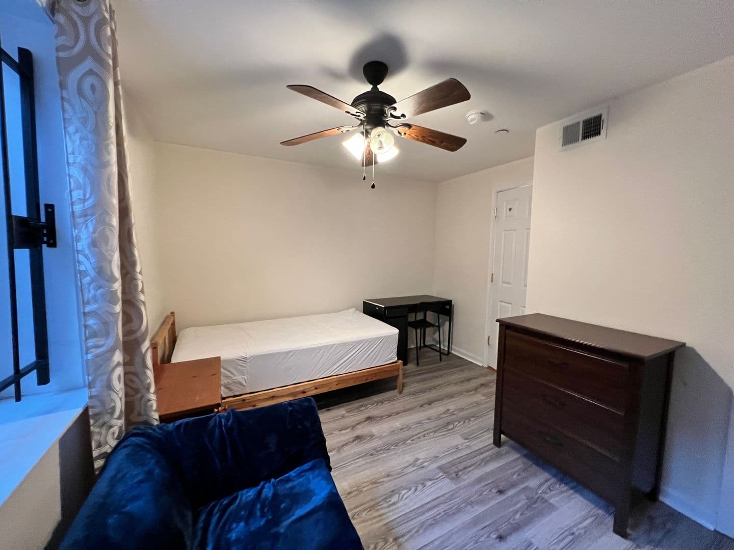 Philadelphia Apartment: 3722 Brandywine  st