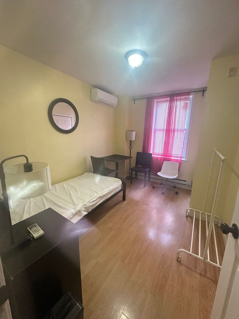 Philadelphia Apartment: 4047 Market st