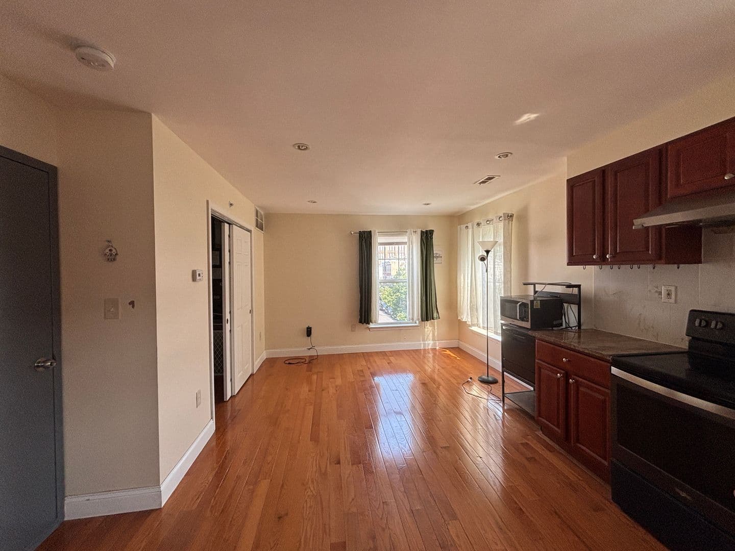 Philadelphia Apartment: 763 S 13th st