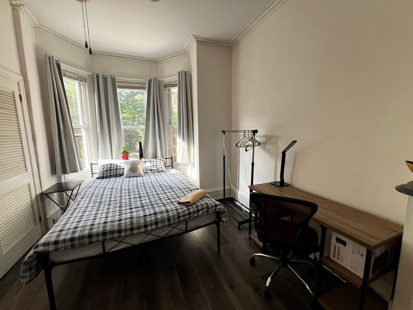 Philadelphia Apartment: 3717 Baring St