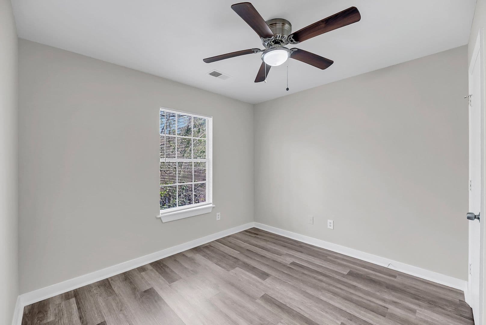 North Charleston Apartment: 2220 Van Buren Ave