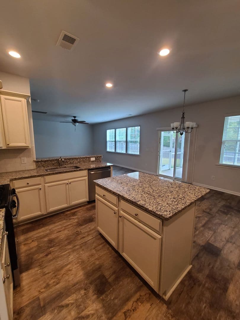 North Charleston House: 9830 Black Tupelo Lane