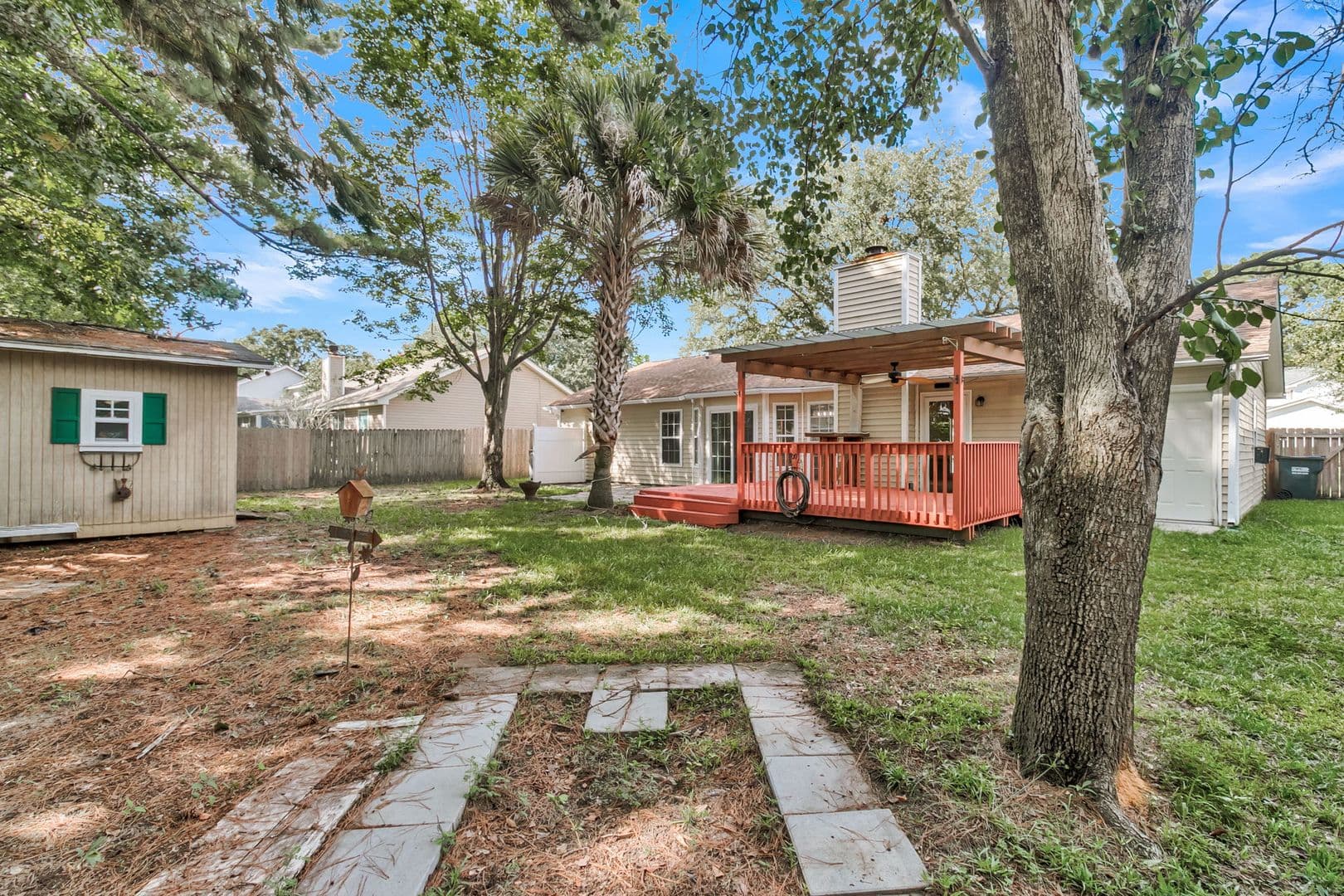 Summerville House: 182 Paddock Way