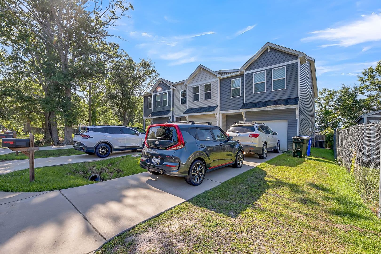 Charleston House: 1549 Evergreen Street