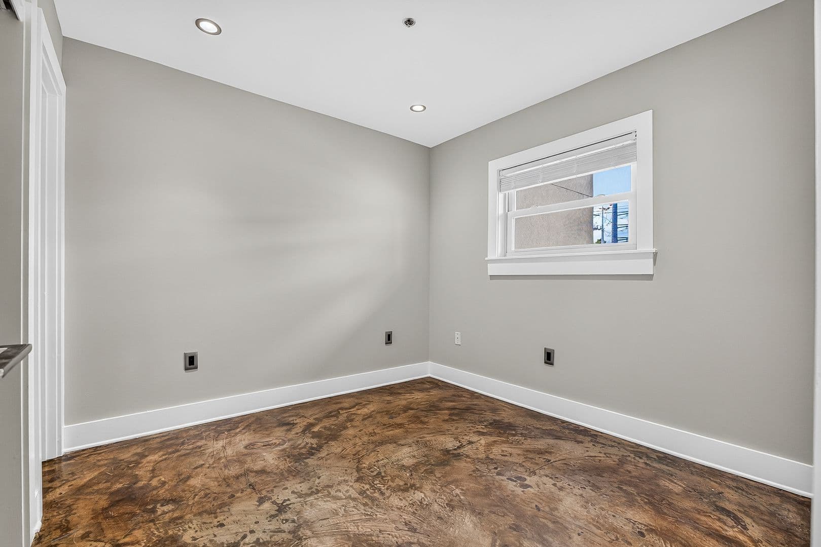 Charleston Apartment: 40 Bee Street