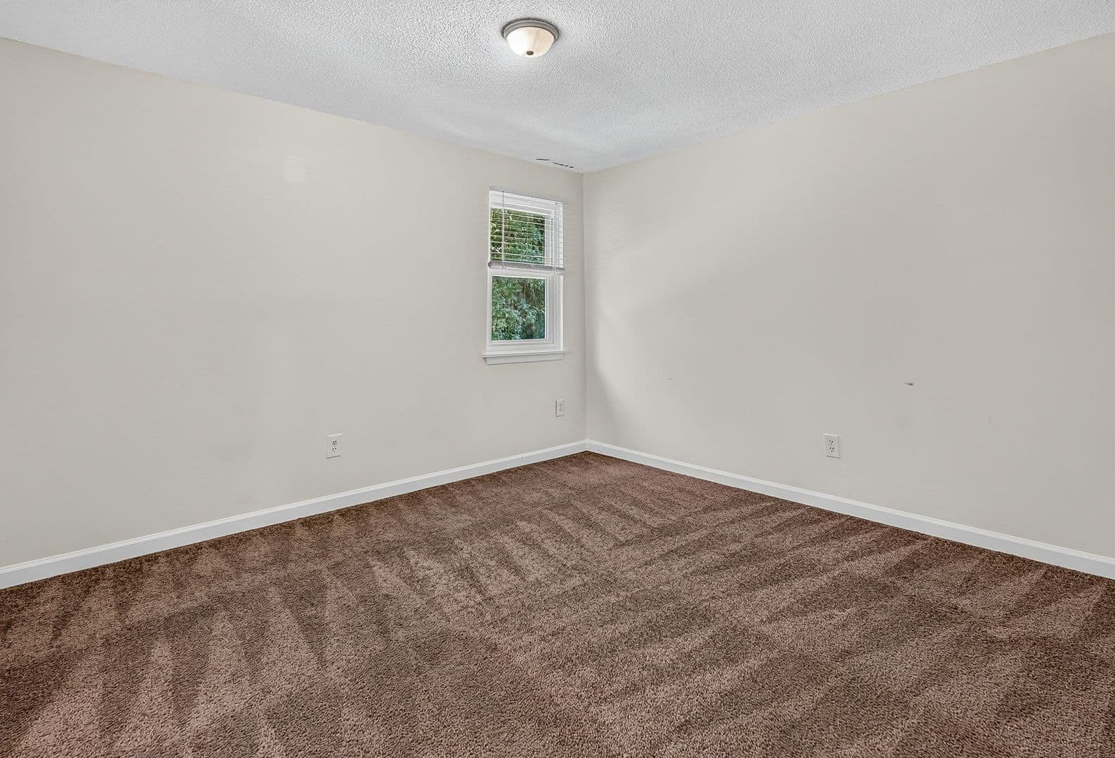 North Charleston House: 7591 Hunter's Ridge Lane