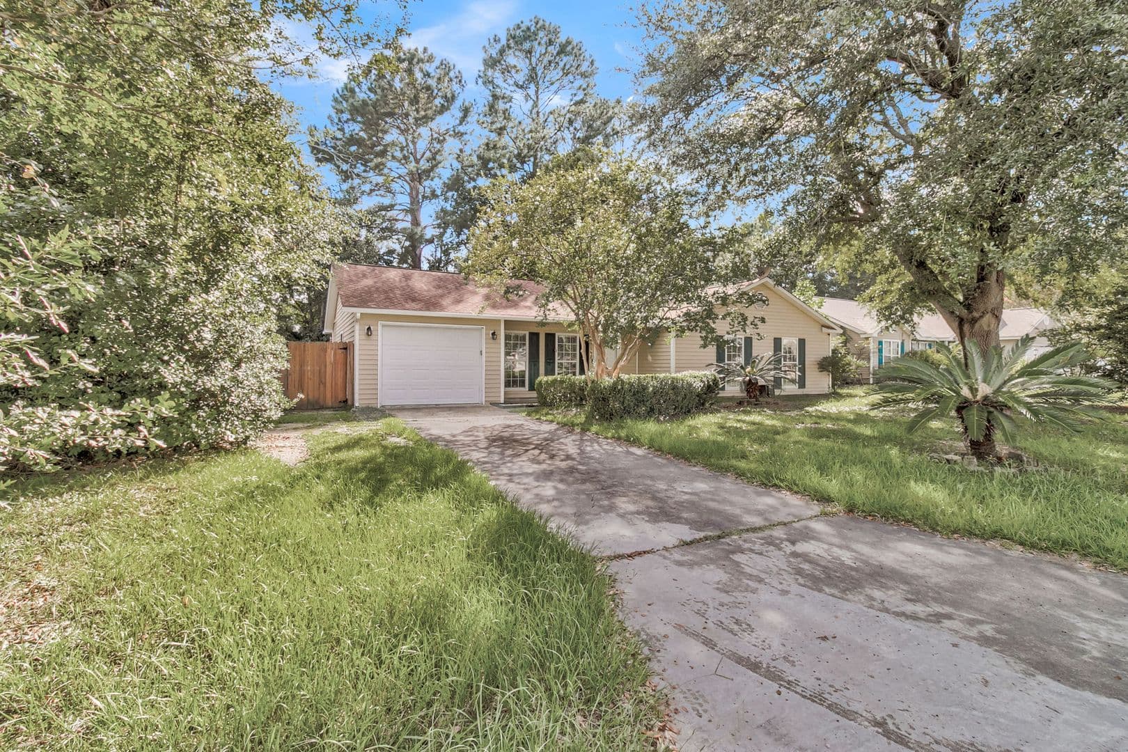 Summerville House: 182 Paddock Way