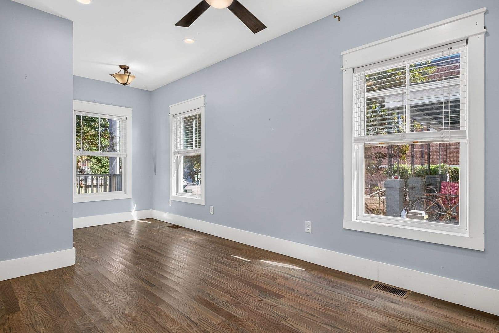 Charleston Apartment: 5 E Hampstead Square