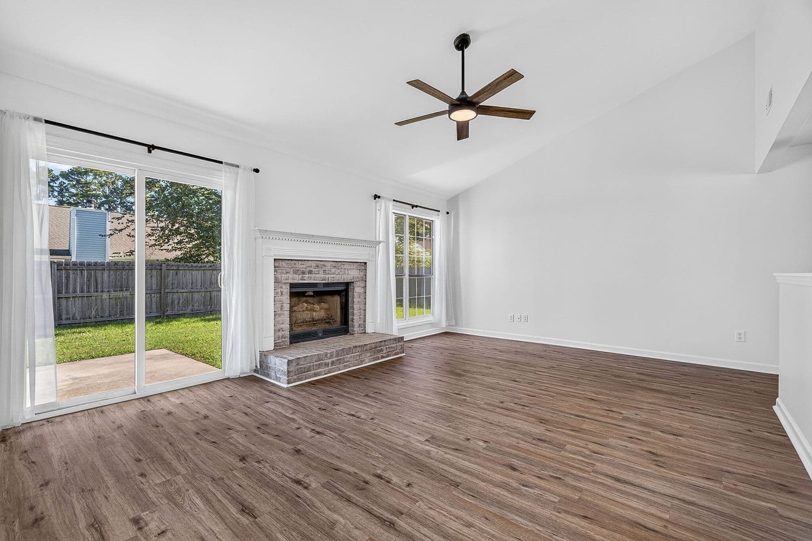 Summerville House: 117 Hopper Dr