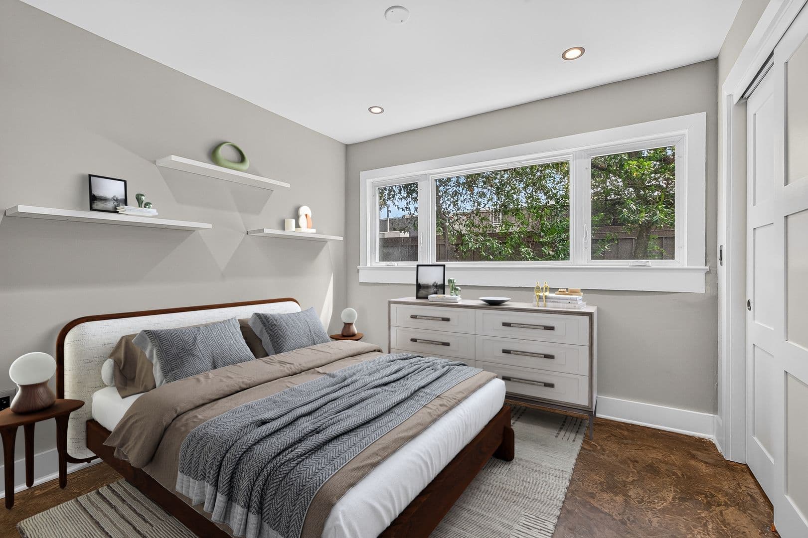Charleston Apartment: 40 Bee Street