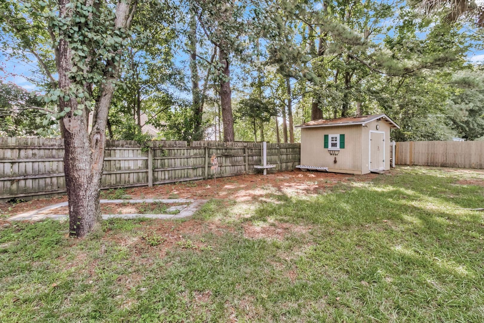 Summerville House: 182 Paddock Way