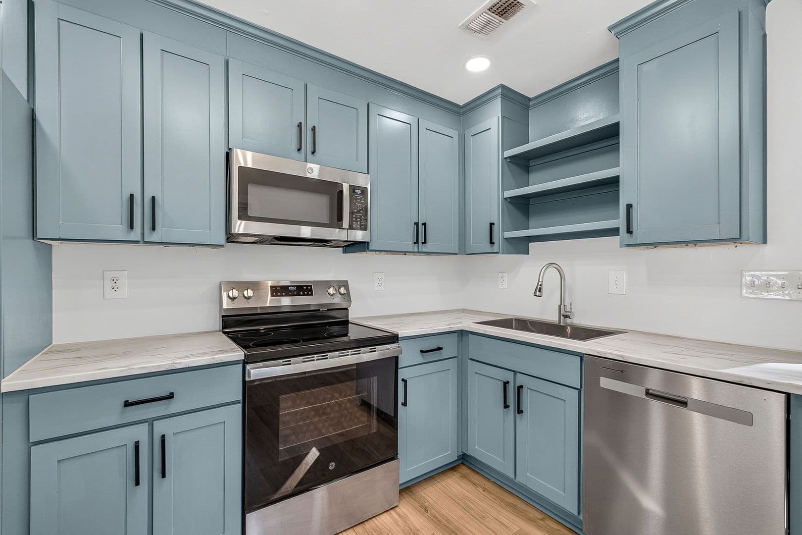 North Charleston House: 5454 Torgerson Ave