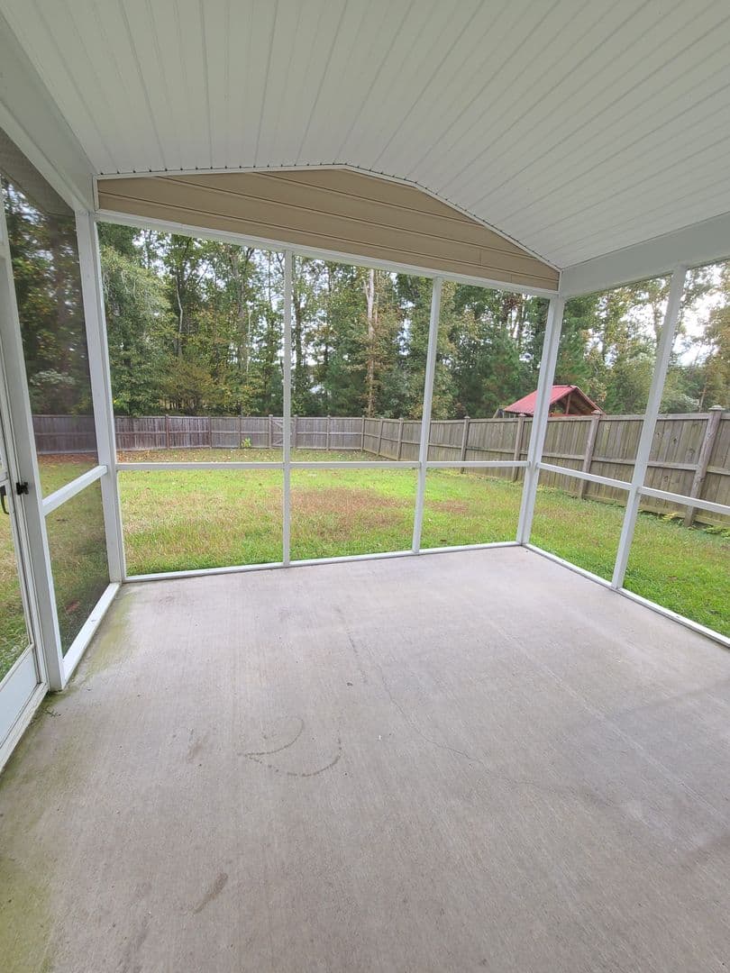 North Charleston House: 9830 Black Tupelo Lane