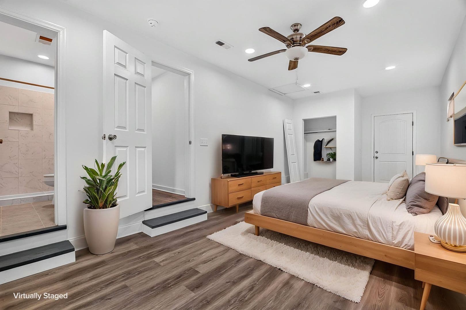 North Charleston House: 6933 Raymond Ave