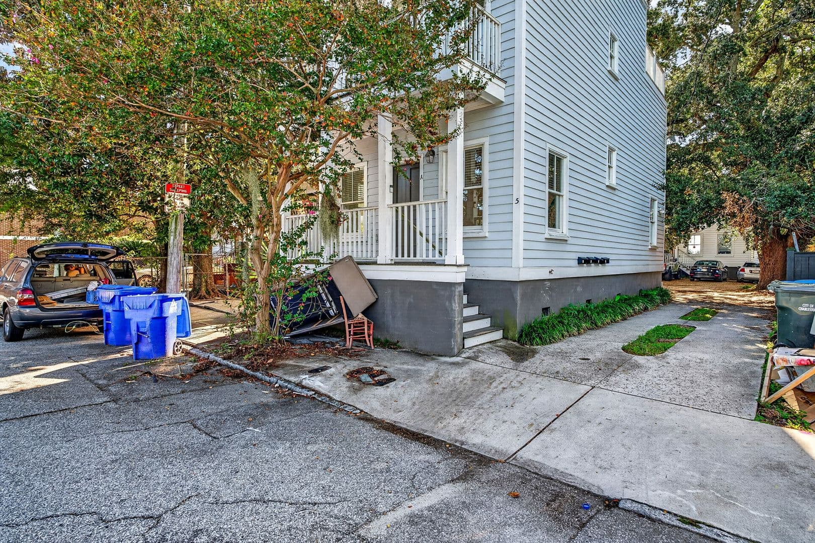 Charleston Apartment: 5 E Hampstead Square
