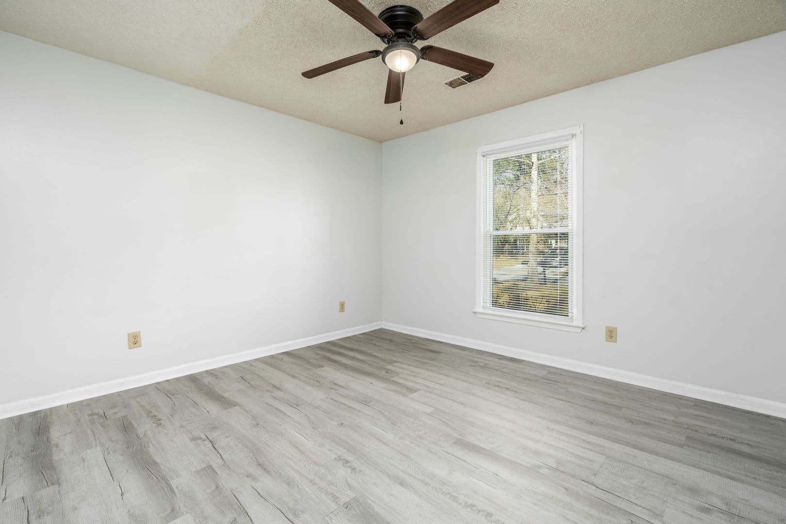 Summerville Apartment: 118 Roberta Drive