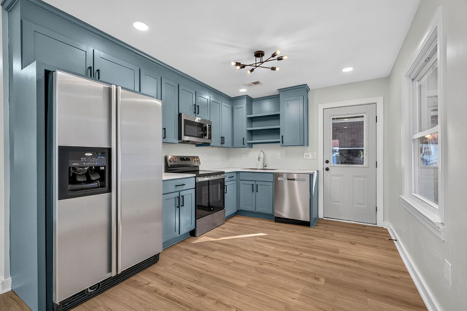 North Charleston House: 5454 Torgerson Ave