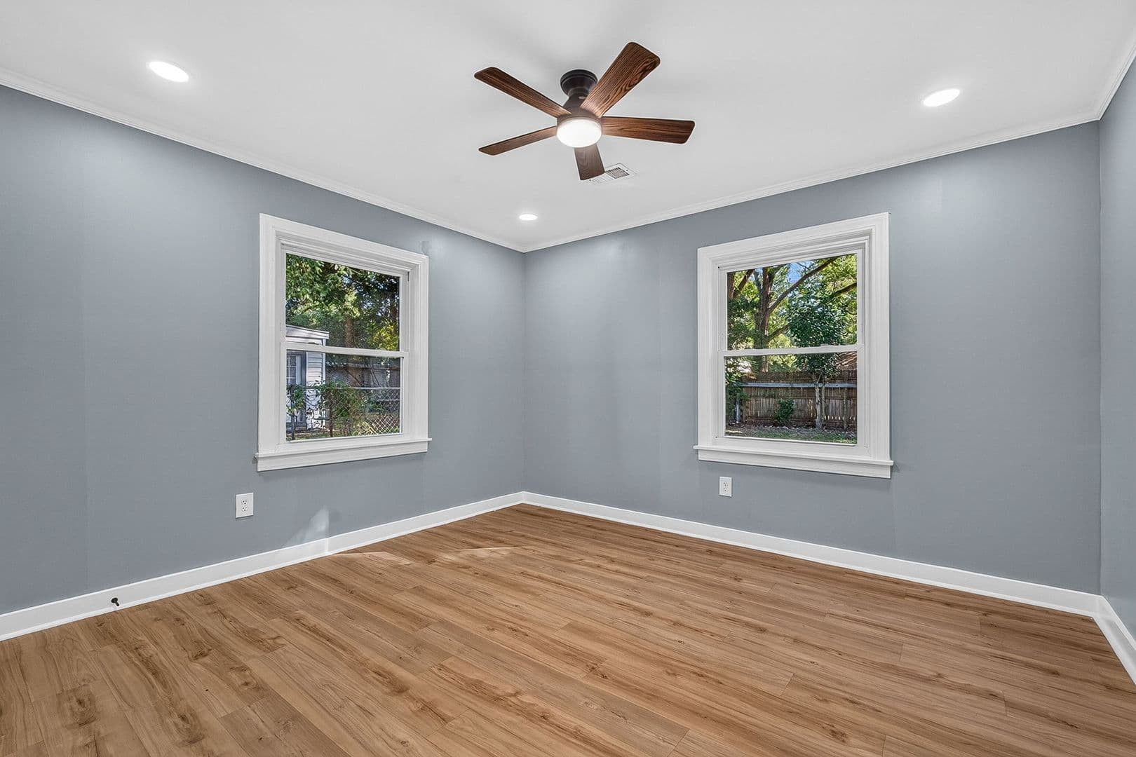 North Charleston House: 5454 Torgerson Ave