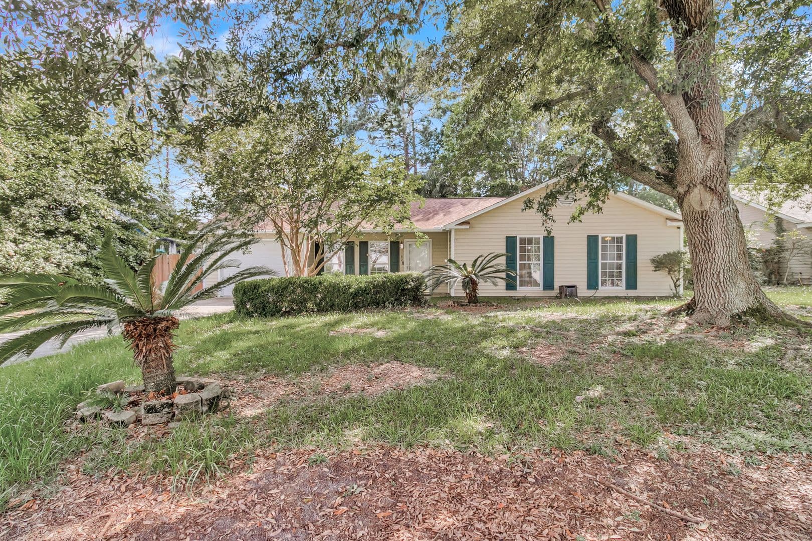 Summerville House: 182 Paddock Way