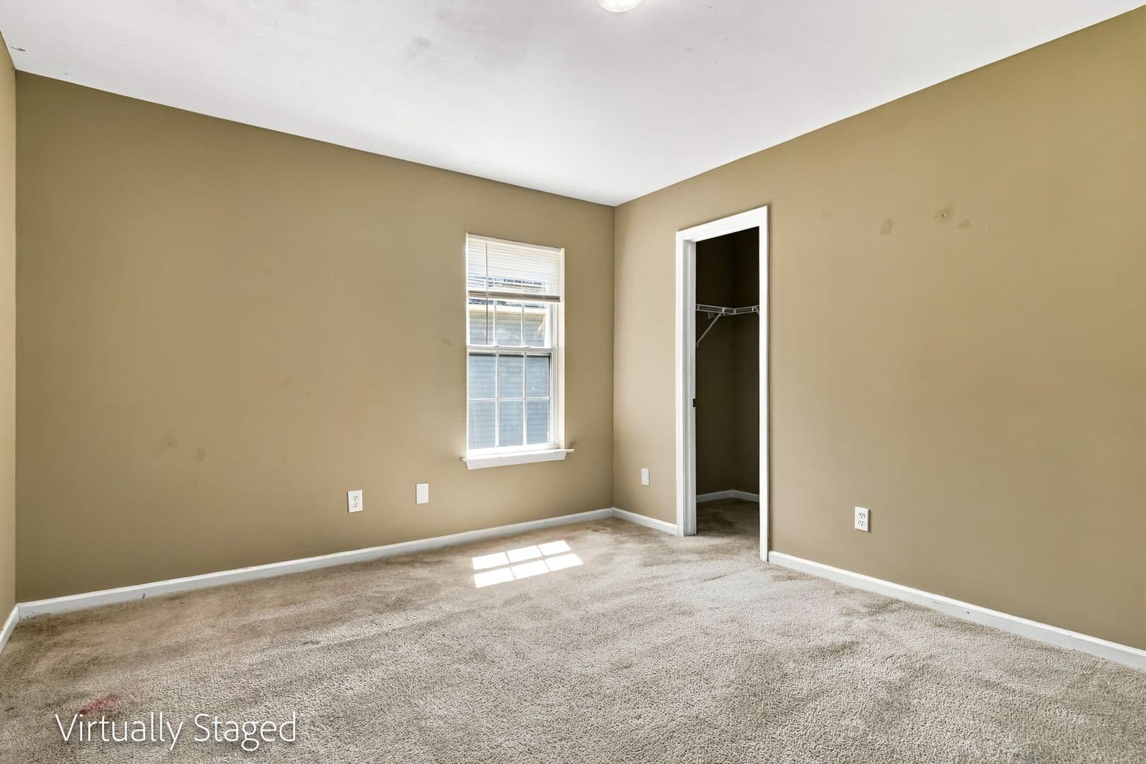 Charlotte House: 822 Oakshire Cir