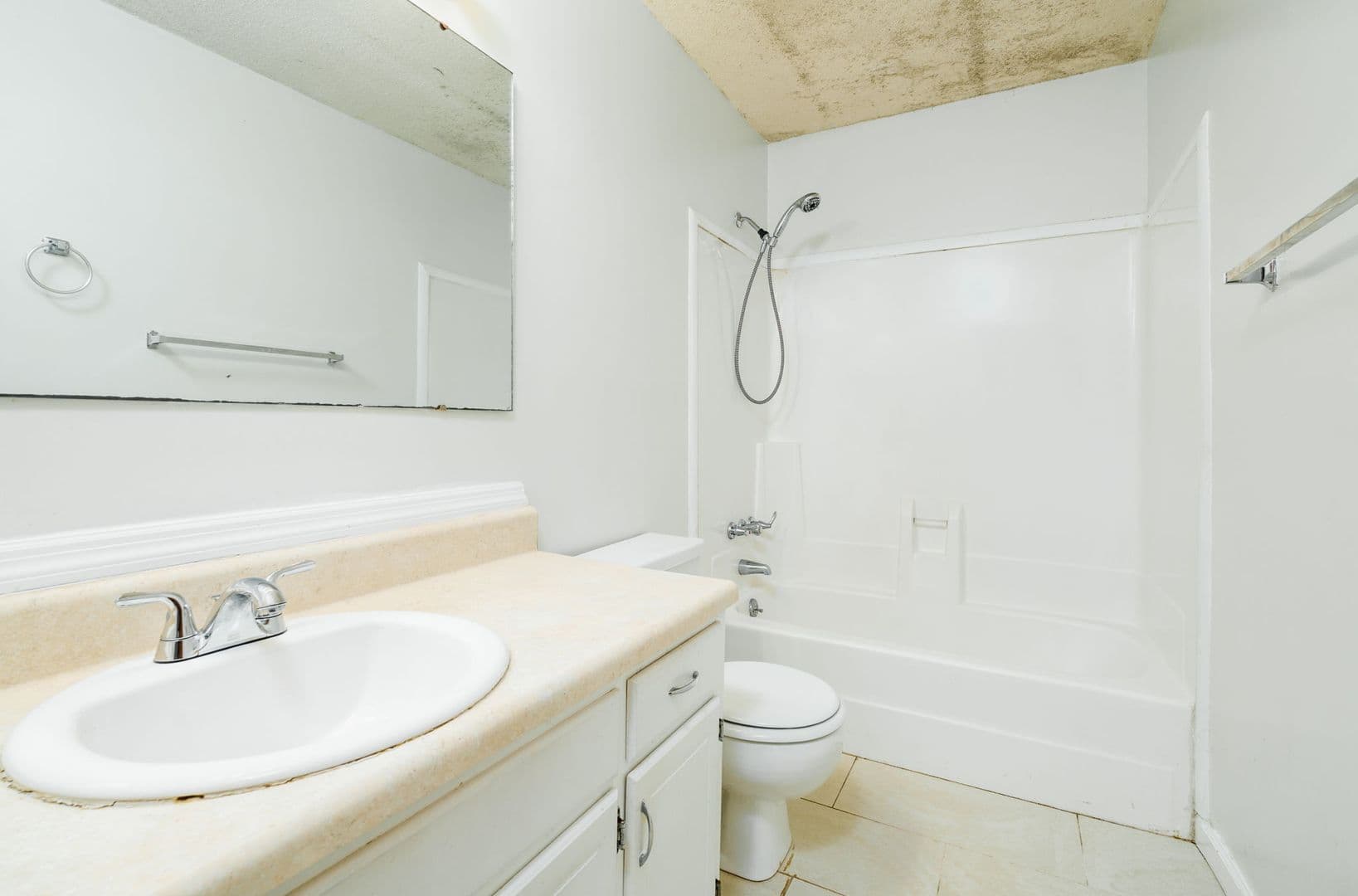 Summerville Apartment: 118 Roberta Drive