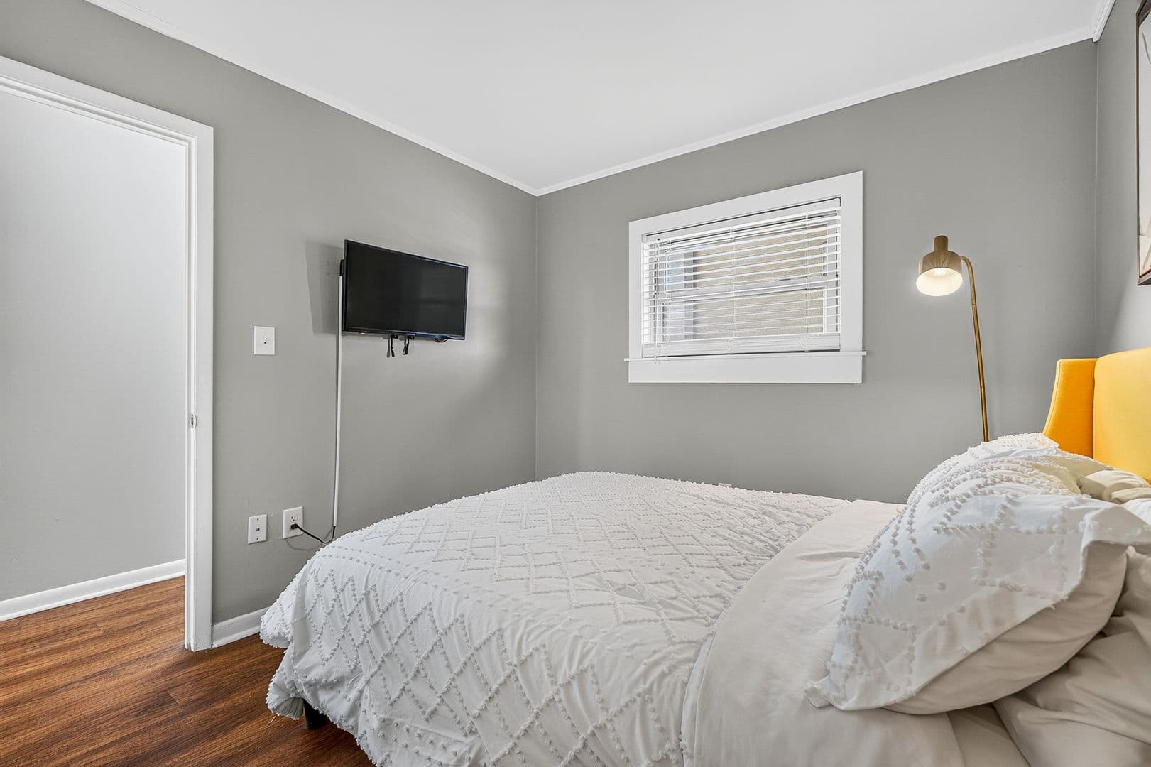 Charleston Apartment: 40 Bee Street