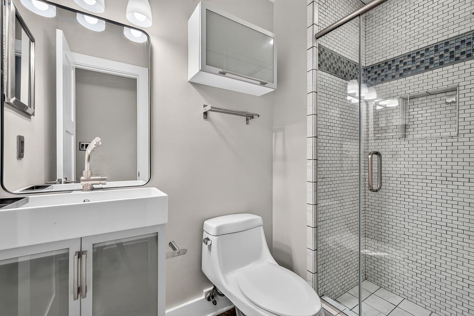 Charleston Apartment: 40 Bee Street