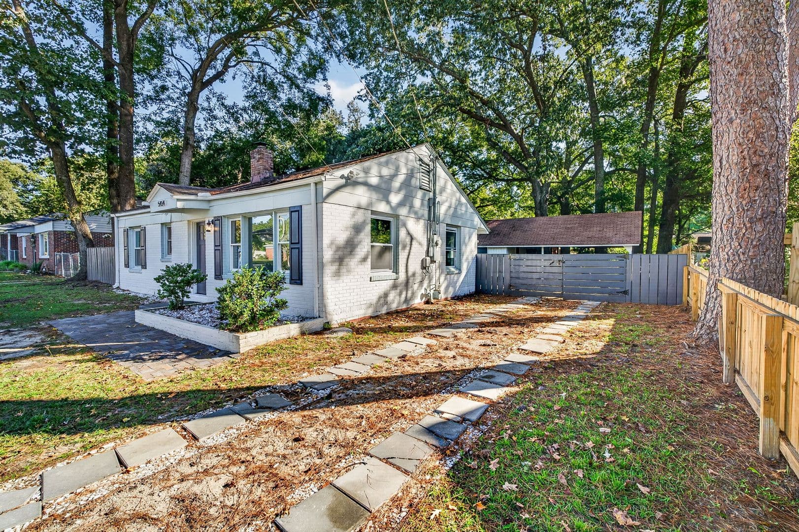 North Charleston House: 5454 Torgerson Ave