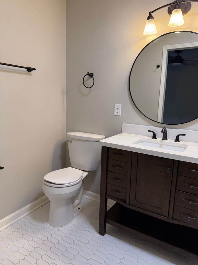 Summerville House: 125 Sawmill Dr