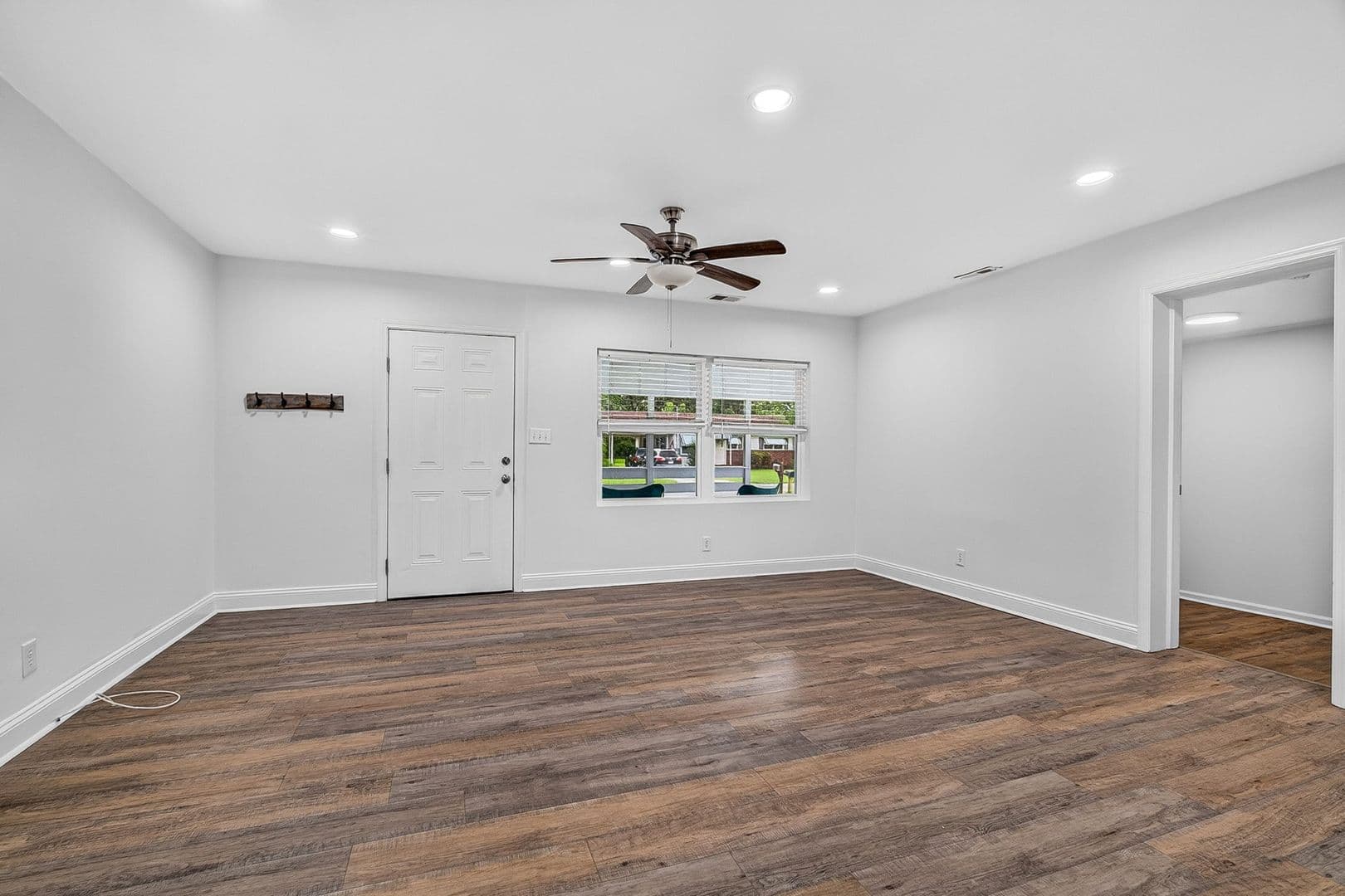 North Charleston House: 6933 Raymond Ave