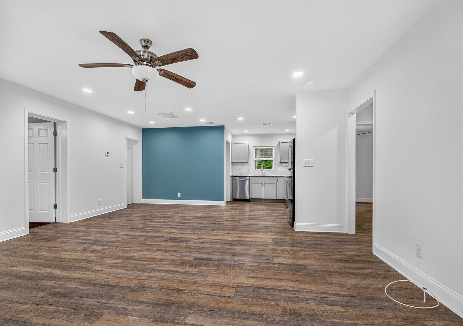 North Charleston House: 6933 Raymond Ave