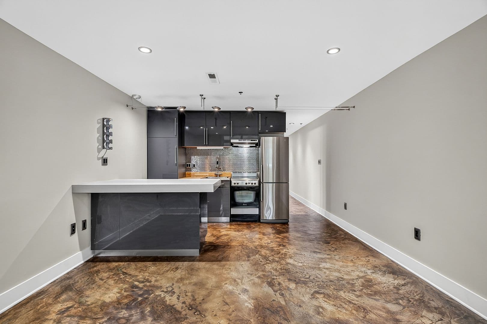 Charleston Apartment: 40 Bee Street