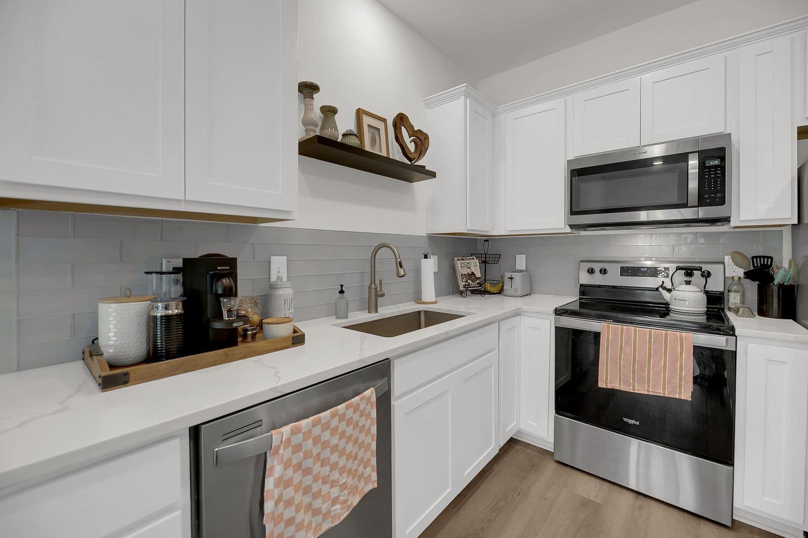 Charleston House: 1549 Evergreen Street