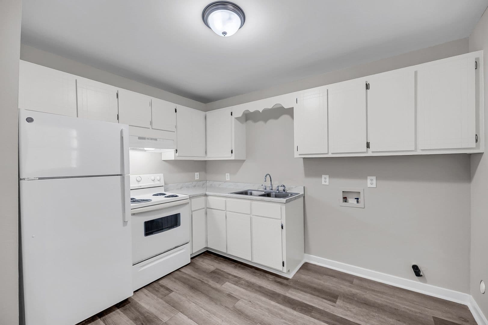 North Charleston Apartment: 2220 Van Buren Ave