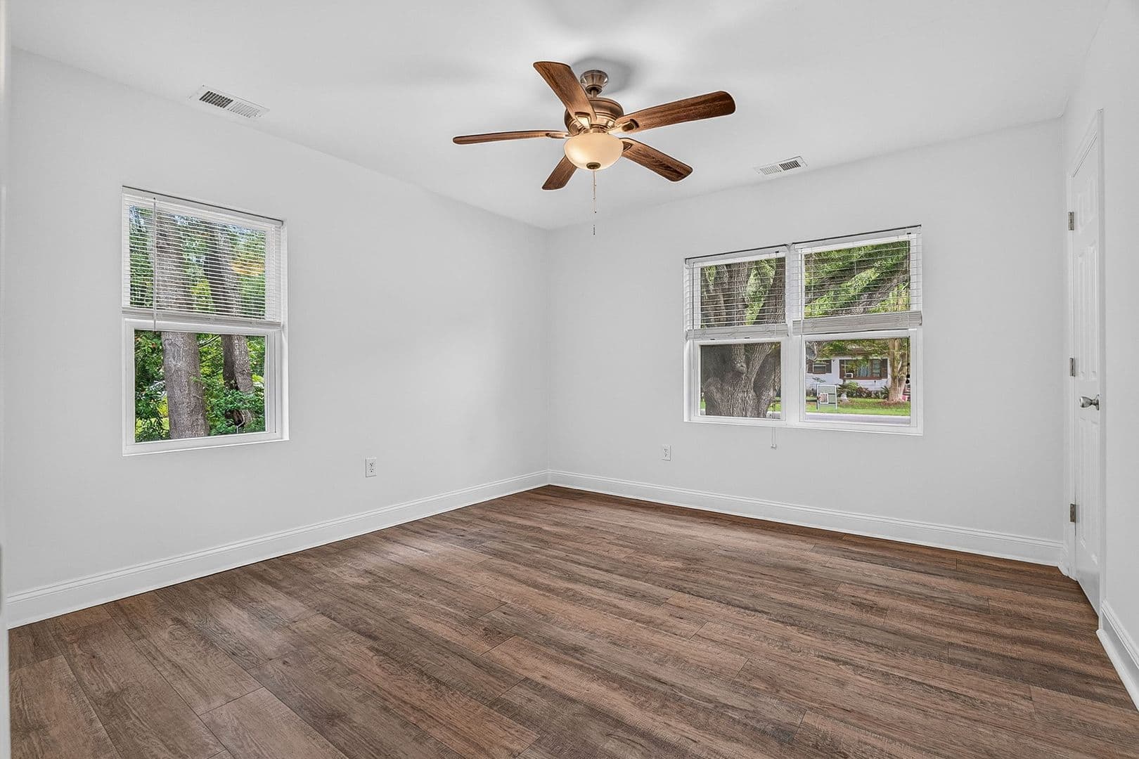 North Charleston House: 6933 Raymond Ave