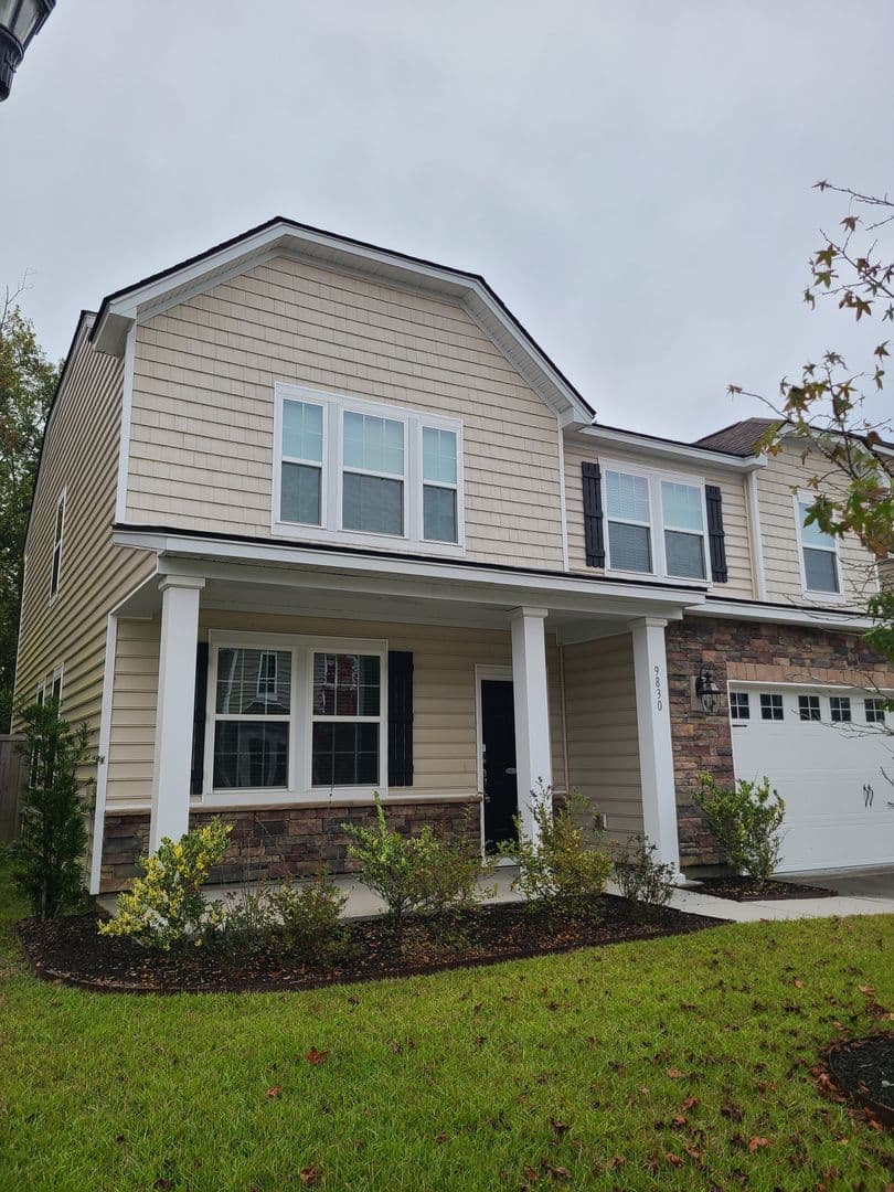 North Charleston House: 9830 Black Tupelo Lane
