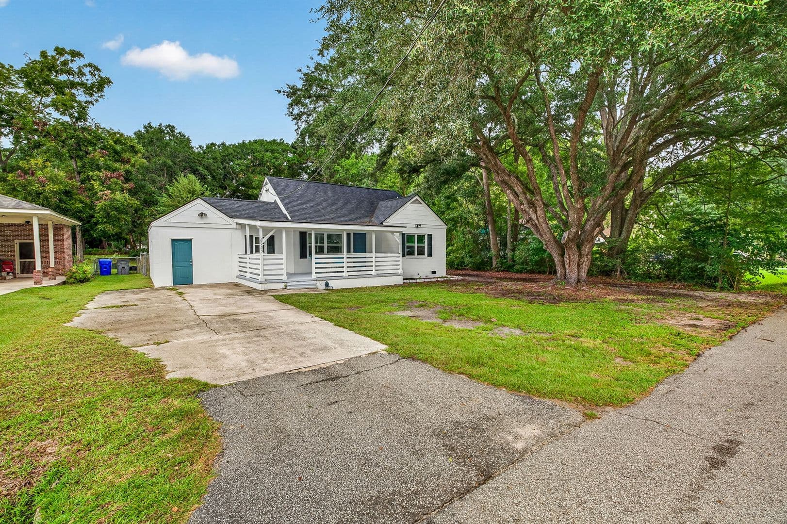North Charleston House: 6933 Raymond Ave