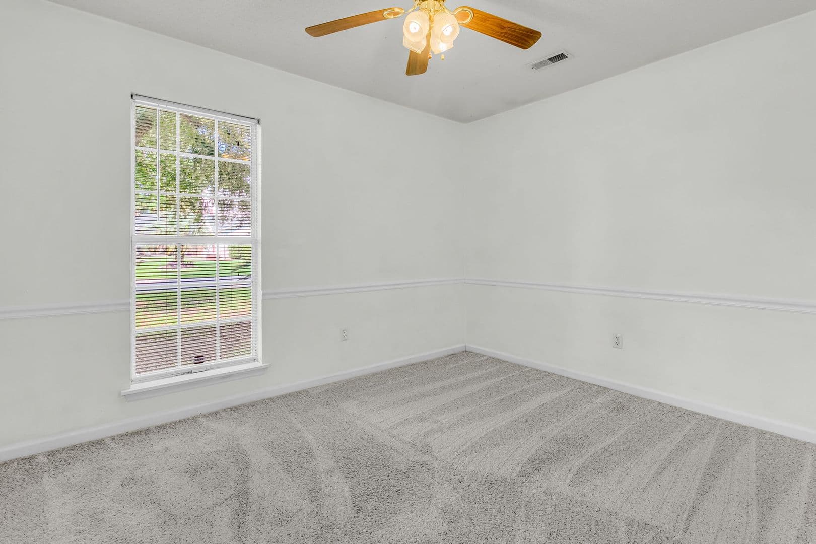 Summerville House: 182 Paddock Way