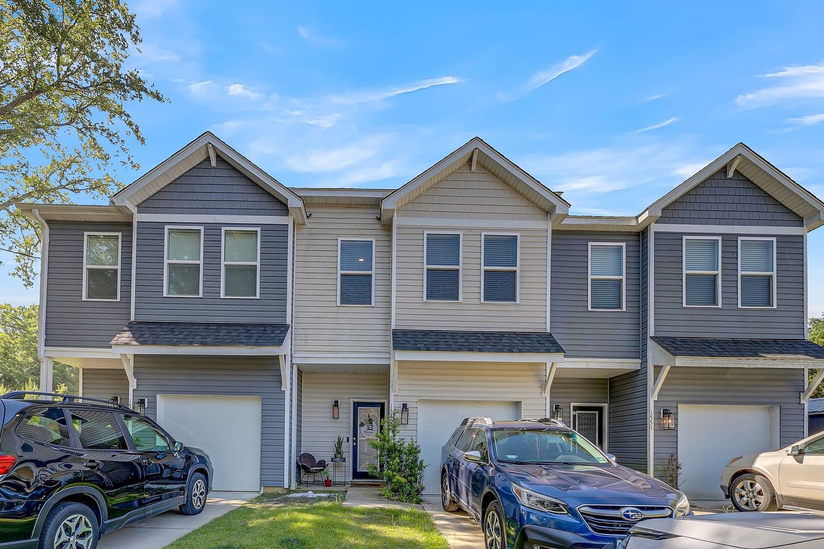 Charleston House: 1549 Evergreen Street