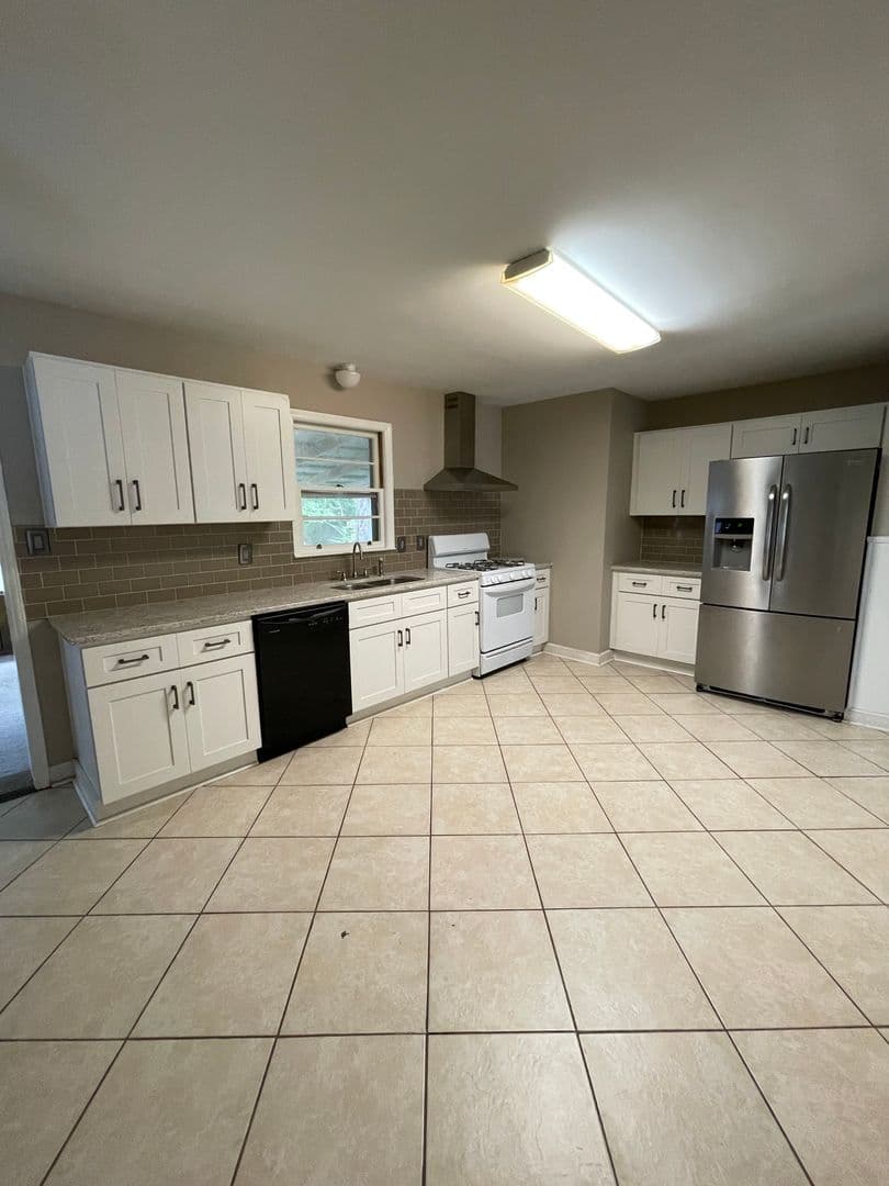 Goose Creek House: 14 Elmora Avenue