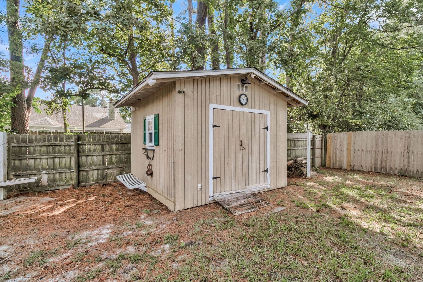Summerville House: 182 Paddock Way