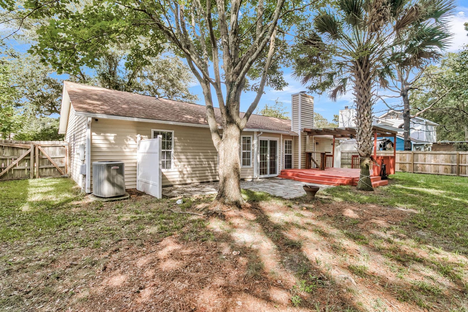 Summerville House: 182 Paddock Way