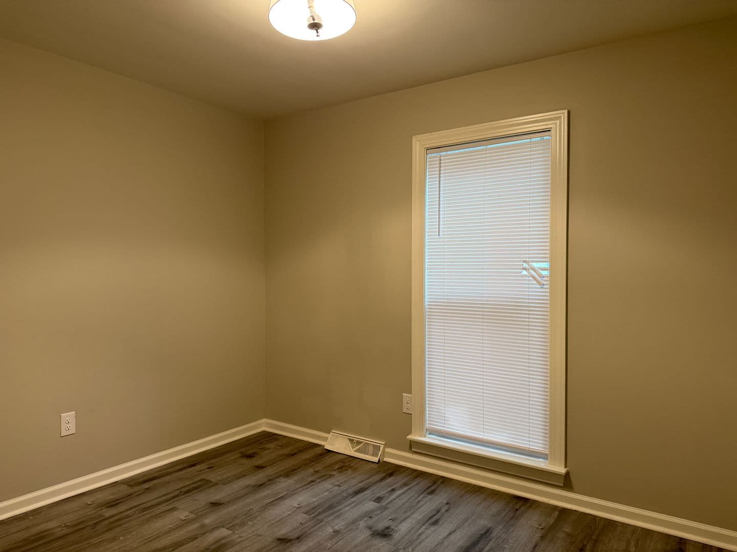 Summerville House: 125 Sawmill Dr