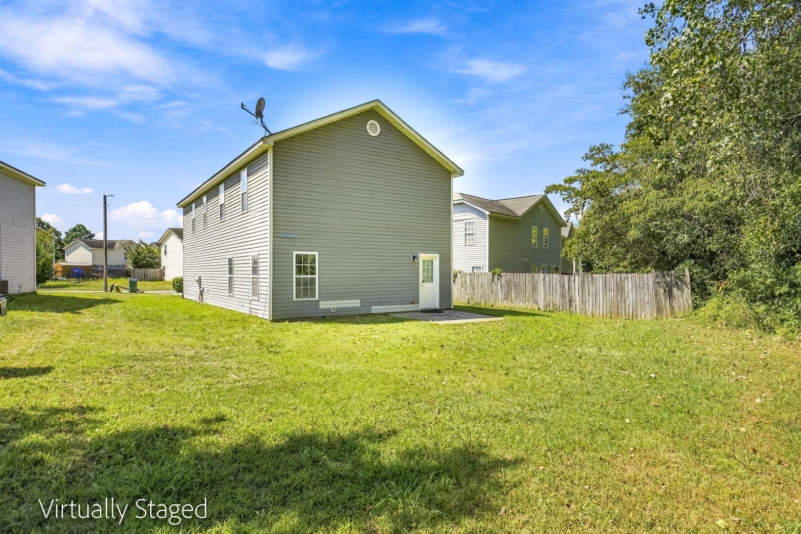 Charlotte House: 822 Oakshire Cir